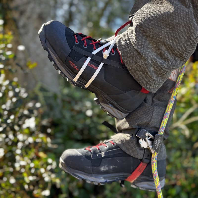 chaussures-forestiere-special-grimpe-tree-climb-taille-haute